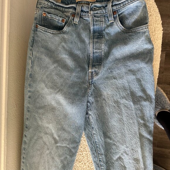 Levis Straight Jeans - Size 28 - Picture 4 of 5